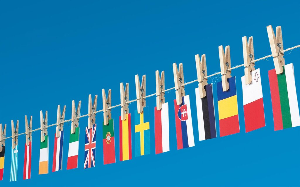 Expert beëdigde vertaler Engels-Nederlands met vlaggen - gespecialiseerd in juridische en officiële documenten