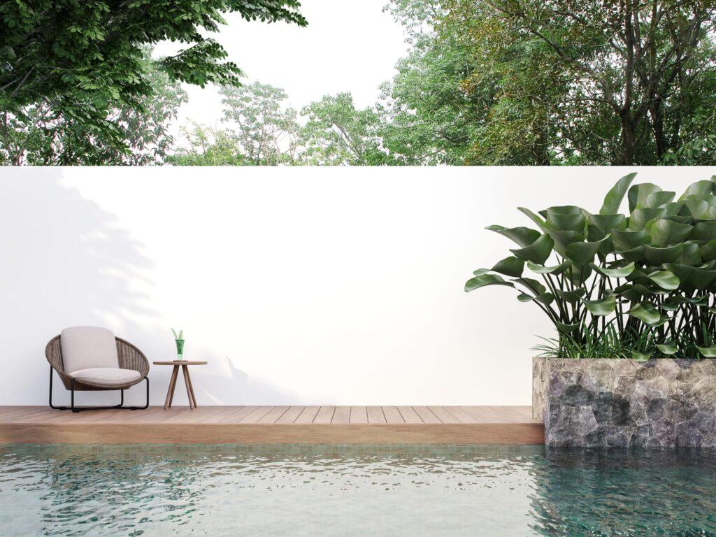 Luxe poolhouse met zwembadaccessoires inclusief ligbedden en parasol voor de perfecte zwembadoase