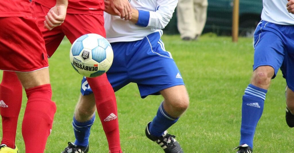 Voetbal van A tot Z concept met voetballers en wereldwijde sport elementen
