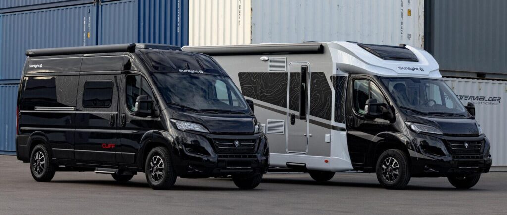Antwerp Motorhomes showroom met tweedehands motorhomes klaar voor verkoop in Hoeven