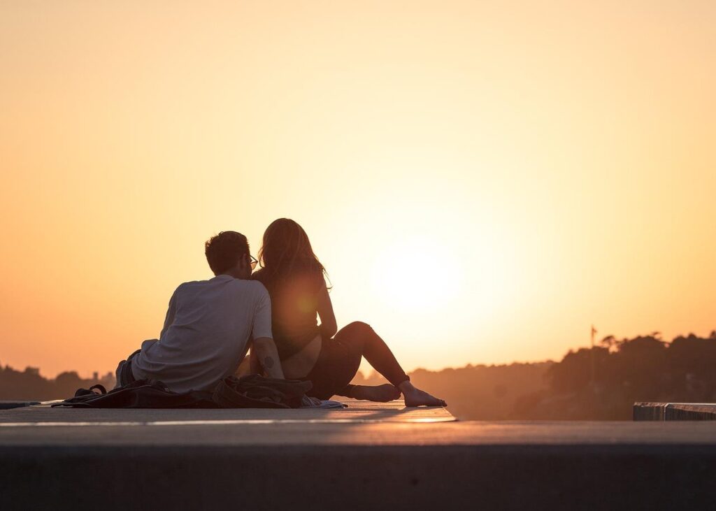 Illustratie over veilig op pad met online dating en het herkennen van betrouwbare profielen met praktische veiligheidstips