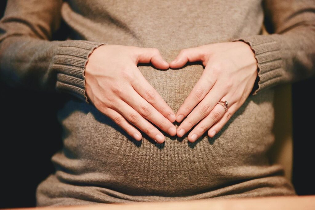 Zwanger trouwjurk met veel groeiruimte en comfortabele pasvorm voor de bruiloft
